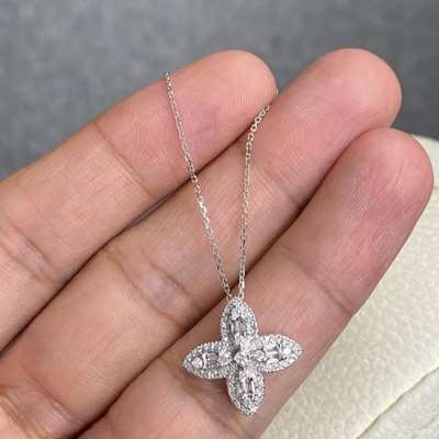 Natural White Diamond Flower Shape Necklace In 18k Gold.