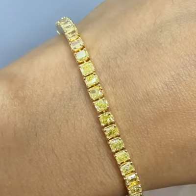 Fancy Light Yellow Radiant Shape Tennis Bracelet in 18k Yellow Gold 