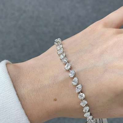 Introducing our 9.27ct Natural Mixed Shape Diamond Tennis Bracelet in 18K Gold.