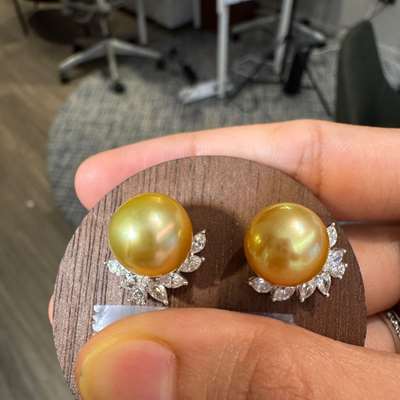 Beautiful South Sea Elegant Pearls set with White diamonds set in 18 K Gold Earrings 