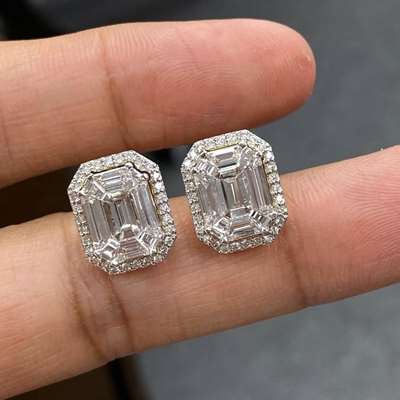 White diamond 9pcs illusion cut diamond earings in 18k gold with detachable halo.