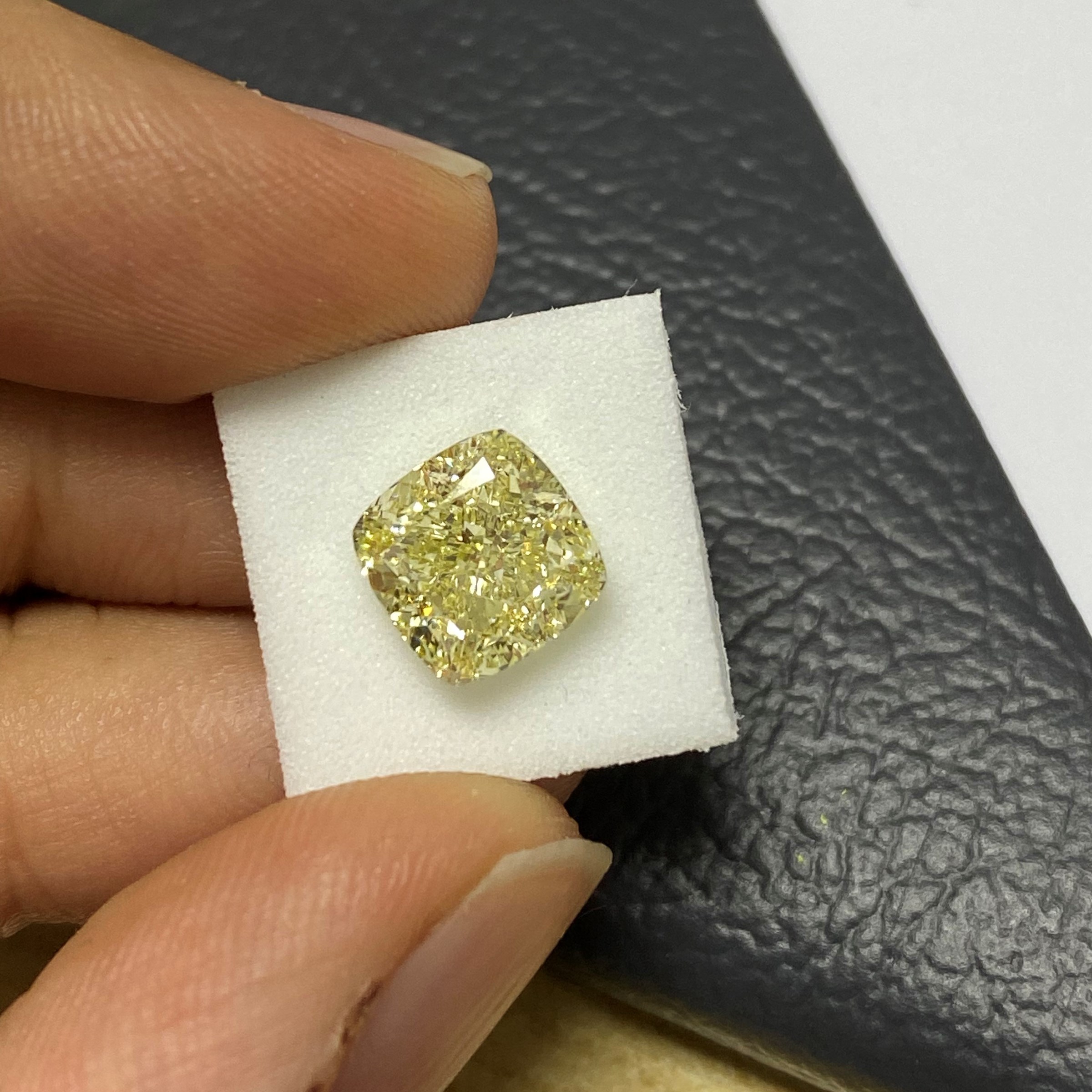 3.04ct GIA Certified Natural Light Yellow (y to z range) VS2