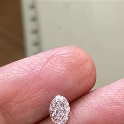  0.60cts GIA certified Natural Very light pinkish brown VS1 clarity Oval shape diamond