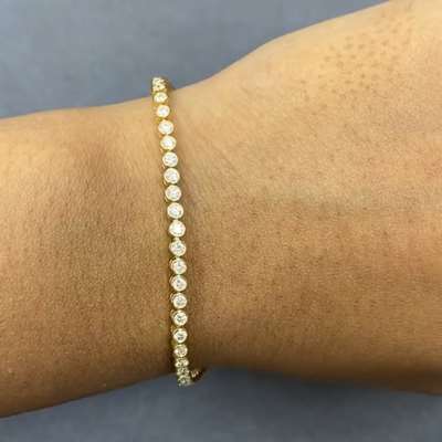 Exquisite Natural White Diamond Tennis Bracelet in 18k Yellow Gold*