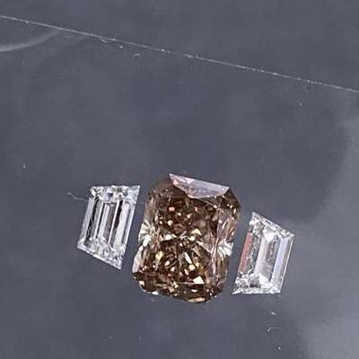 1.04cts Natural brown si1 clarity radiant shape diamond paired with 0.33cts total weight pair of natural fg color vvs-vs clarity trapezoid shape diamond layout