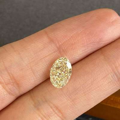 2.00cts GIA certified Natural Fancy light yellow ( W-X range ) VS2 clarity Oval shape Diamond 