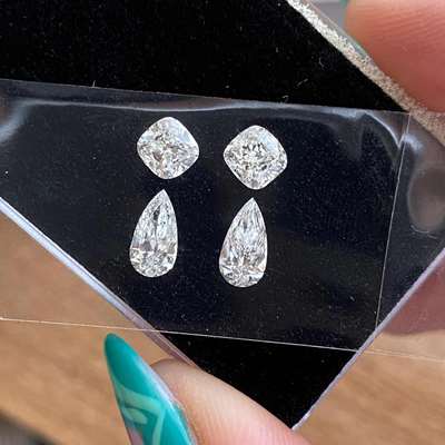 0.47ct & 0.47ct GIA Certified Natural H Color VVS2 Clarity Cushions Along With 0.40ct & 0.40ct GIA Certified Matching Pair Of Pear Shape Diamond Layout For Dangling Earings. 