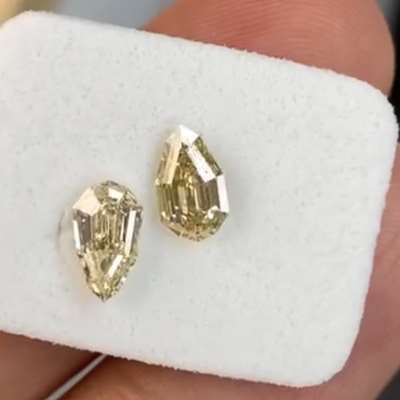 1.04ct Total Weight 2pcs Natural Brownish Yellow VS Clarity Step Cut Pear Shape Diamond Layout For Toi Et Moi Ring Design.