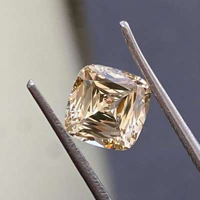 1.73cts Natural light Champagne brown vs2 clarity scissor cut cushion shape diamond