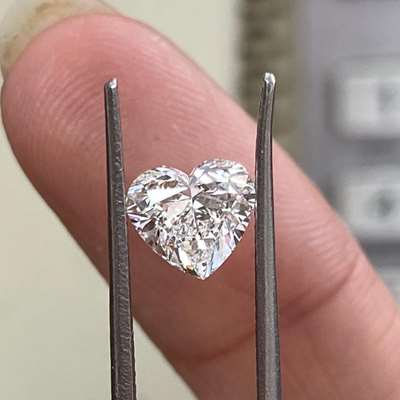 1.09cts GIA certified Natural i color VS1 clarity heart shape diamond