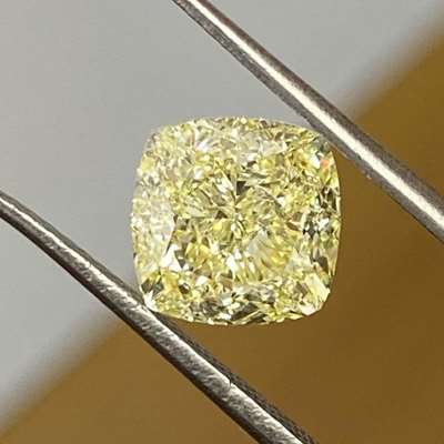 Discover a true gem: a 3.02-carat, GIA-certified, natural light yellow ( Y-Z range ) cushion-shaped diamond featuring VVS2 clarity