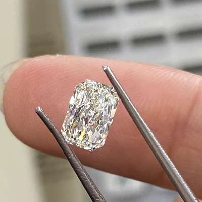 1.00cts GIA certified Natural L color VS2 clarity Radiant shape diamond