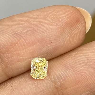 0.51cts Natural Fancy Yellow VS1 clarity Radiant shape diamond 