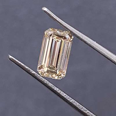 1.00cts Natural light peachy brown VVS2 clarity Emerald shape diamond