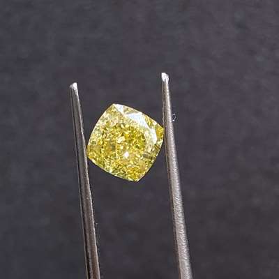 1.05cts Natural fancy greenish yellow vs2 clarity cushion shape diamond 