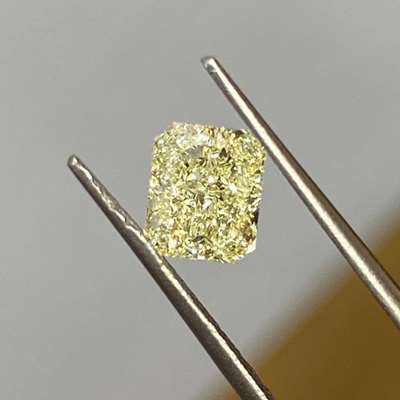 1.01cts GIA certified light yellow ( W-X range ) vvs1 clarity radiant shape diamond