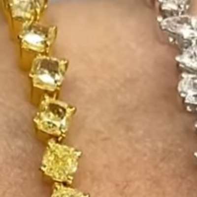  Natural Fancy Yellow VS SI Cushion diamonds set in 18 K Yellow Gold Bracelet