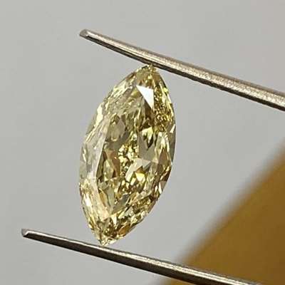  3.06 carats, this marquise beauty,It is fancy brownish yellow ,VS2 clarity