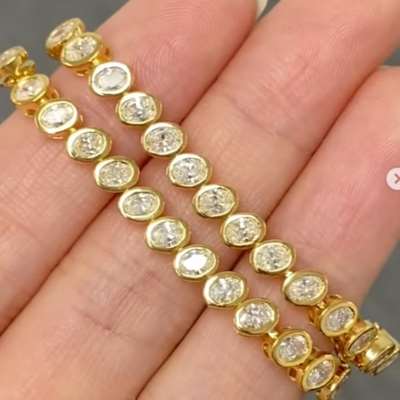 White oval diamond tennis bracelet in 18K yellow gold