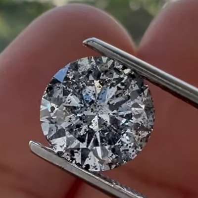 A 2.11cts natural salt and pepper round brilliant cut diamond that actually shines. 