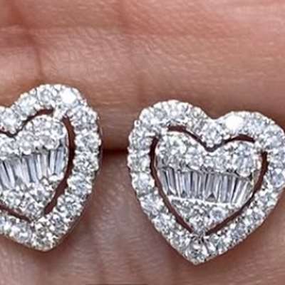 NATURAL GH COLOUR SI Clarity round brilliant diamonds set in 18 k White Gold Stud Earrings