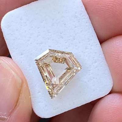 2.47cts Natural Champagne brown vs1 clarity diamond shape diamond