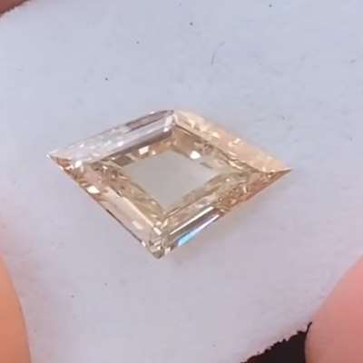 1.17cts Natural peachy brown VS2 clarity portrait cut antique shape diamond