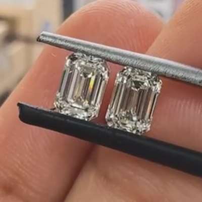 Natural I color VVS1 and VVS2 Clarity Emerald Cut Diamonds! 🌿💚 0.51ct and 0.50ct of perfection, certified by GIA. 