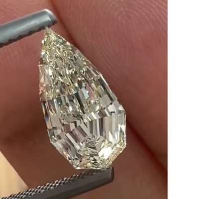2.12ct GIA-certified step-cut pear diamond performs optical magic - while officially graded M color,VVS1 clarity