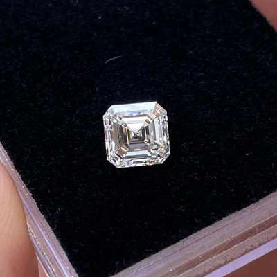  1.04 carats, GIA-certified, natural K color, VVS2 clarity, SQUARE EMERALD  DIAMOND