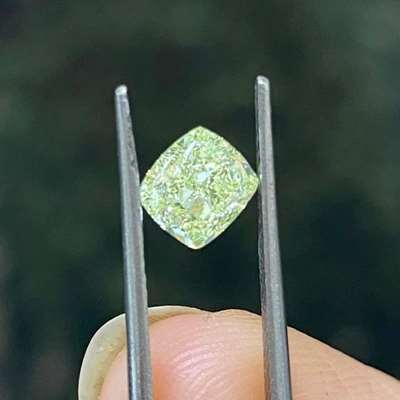 0.91ct Fancy Yellow-Green cushion modified brilliant (GIA certified)
