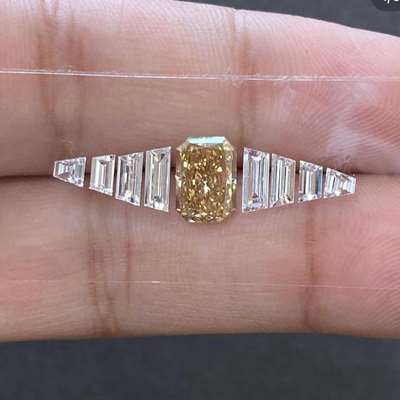 At the center is a 1.50ct fancy orangy brown radiant cut diamond (7.85 × 5.60 × 3.75mm), with vs1 clarity Framing it are eight crisp trapezoid diamonds, 0.65ct total, G color and VVS2 clarity. 