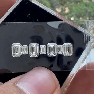 A 2.56cts total weight parcel of 7pcs Natural GHI color VS clarity emerald shape diamonds