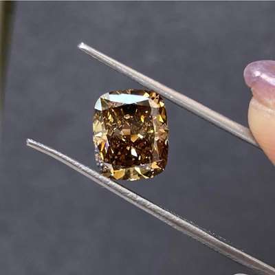 3.13cts natural brown VVS2 cushion shape diamond. It opened up like liquid cocoa, wide, glossy, and beautifully rich.