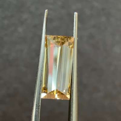 1ct natural champagne brown with VVS2 clarity 