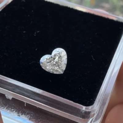 0.96ct GIA certified heart shape diamond with VS2 clarity
