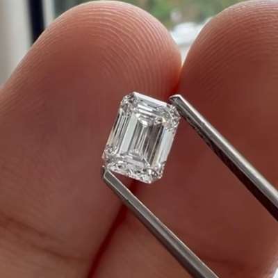 0.66cts natural H color VS1 emerald cut diamond 