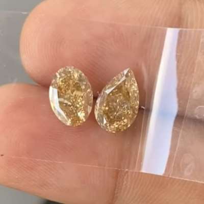 A 1.51cts natural brown VS1 oval alongside a 1.51cts natural brown SI1 pear, 