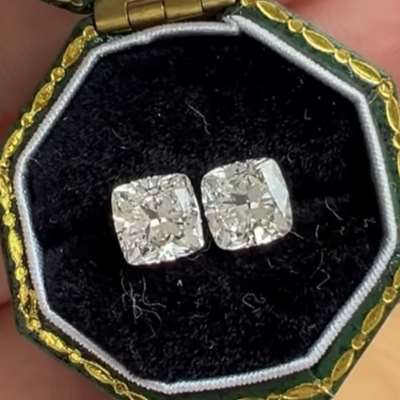 a 1.02ct and a 1.01ct—flawlessly paired for extraordinary brilliance. With an I color and crystal-clear VVS2 clarity